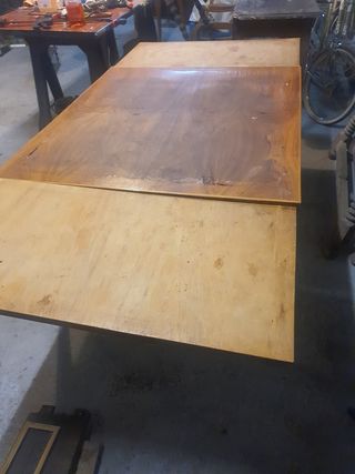 Mesa de comedor de madera