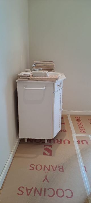 Mueble de baño y espejo