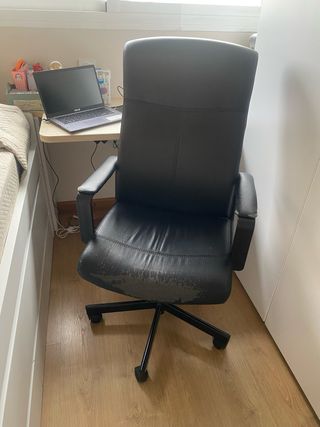 Silla de despacho negra