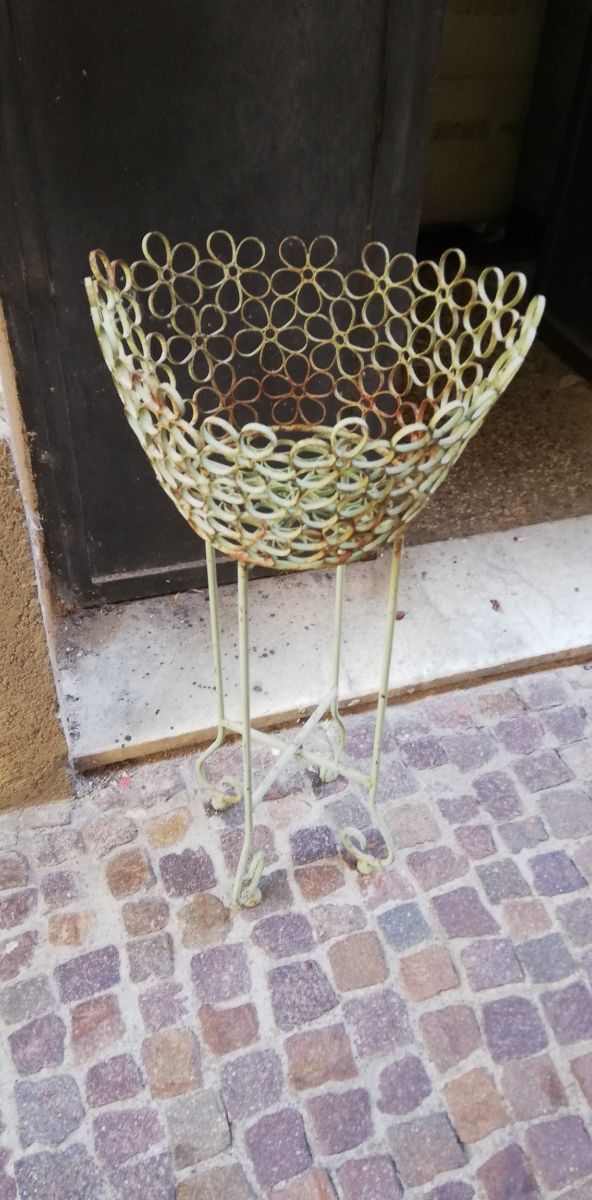 Portavaso vintage alto in ferro battuto