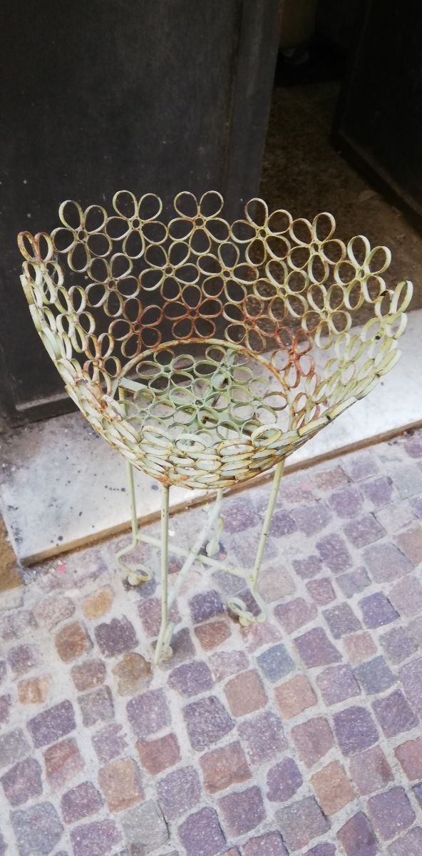 Portavaso vintage alto in ferro battuto