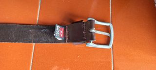 Cinturón de cuero marrón