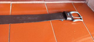 Cinturón de cuero marrón