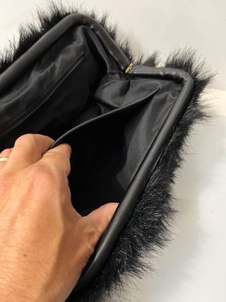 Borsetta pelliccia sintetica nera tracolla