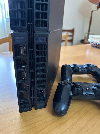 PS4 (PlayStation 4) Negra con 2 Mandos