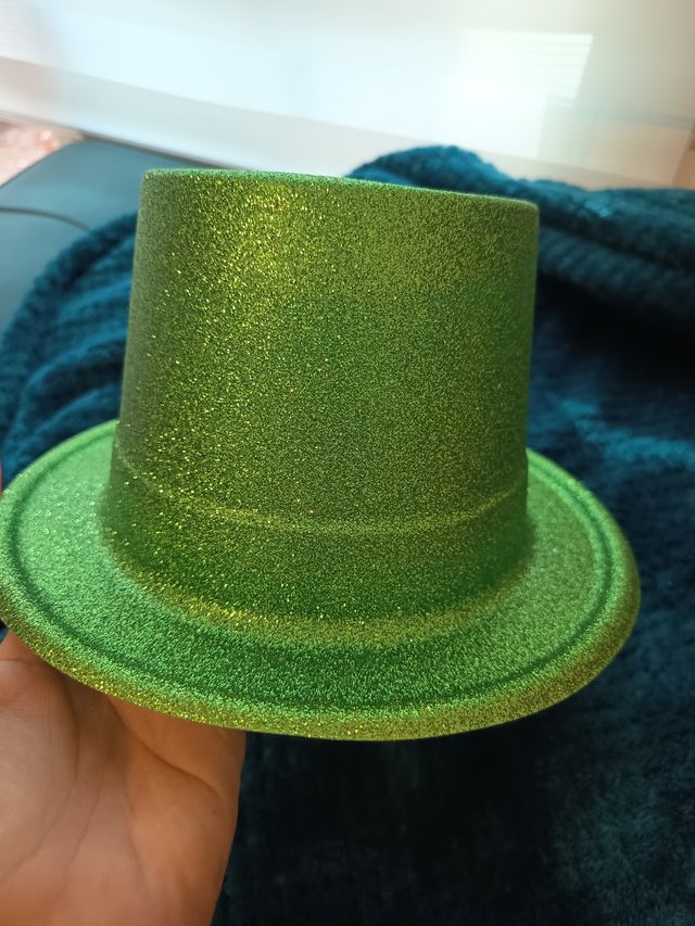 Sombreros de plástico con purpurina