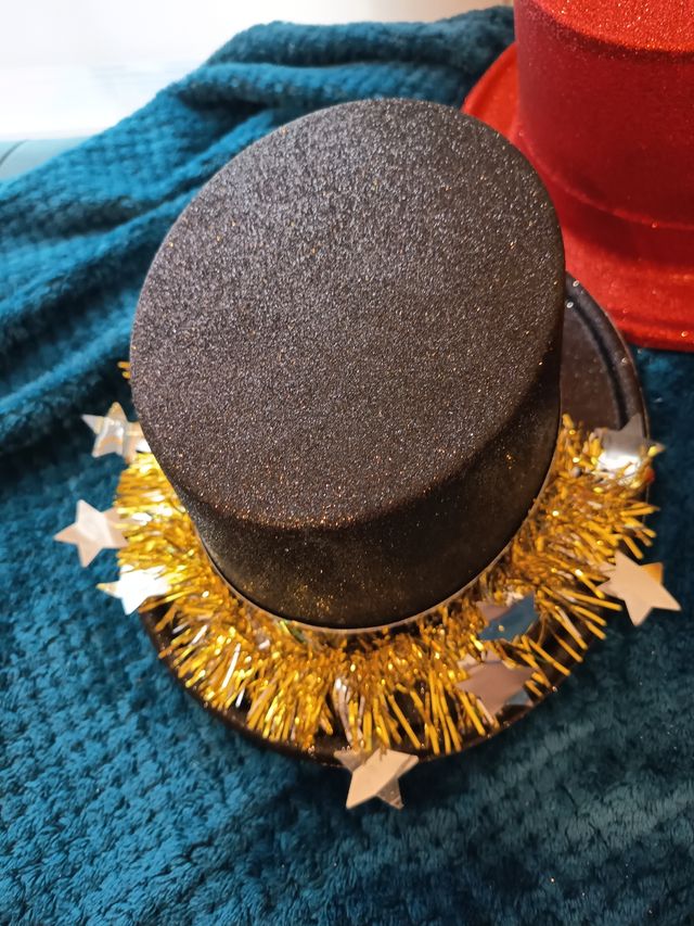 Sombreros de plástico con purpurina