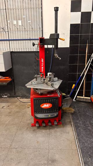 Máquina desmontadora de ruedas JMP Moto 