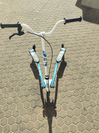 Patinete triciclo casi nuevo