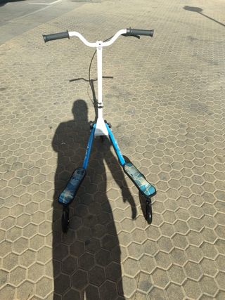 Patinete triciclo casi nuevo