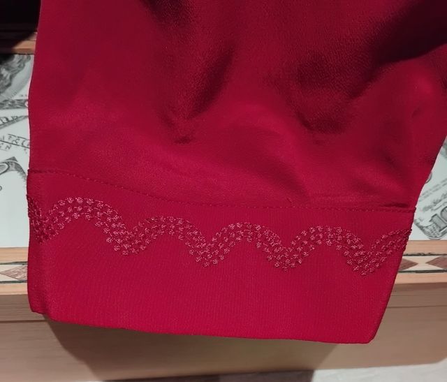 Blusa Burdeos con Bordado