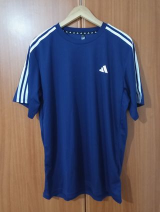 Camiseta Adidas Talla L Azul marino.
