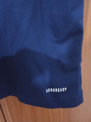 Camiseta Adidas Talla L Azul marino.