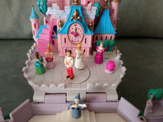 Castillo Cenicienta Polly Pocket con 6 figuras