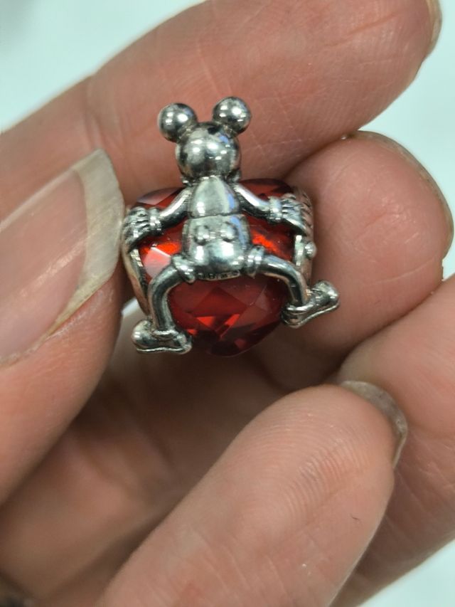Pandora Corazón Rojo con Mickey Mouse