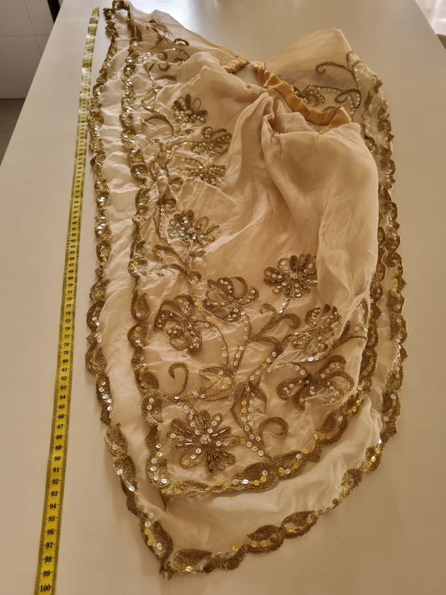 Manteletas de seda antiguas bordadas