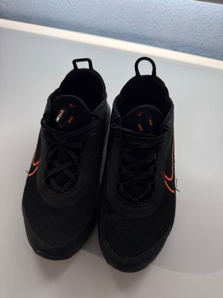 Zapatillas Nike Air Negras Naranja