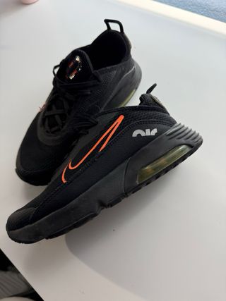 Zapatillas Nike Air Negras Naranja