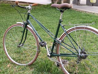 Bicicleta verde clásica BH .