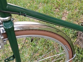 Bicicleta verde clásica BH .