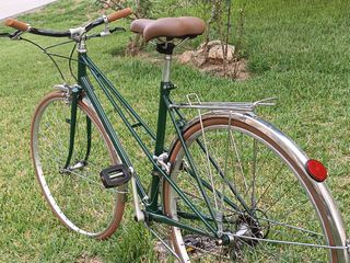 Bicicleta verde clásica BH .