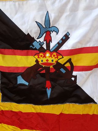 ESPECTACULAR Y ANTIGUA BANDERA DE LA LEGIÓN BORDAD
