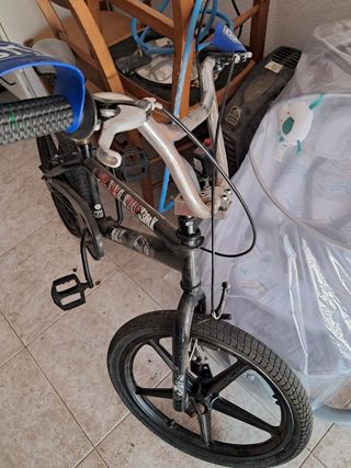 Bicicleta BMX Negra