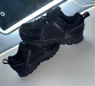 Zapatillas Nike Vomero 5 Negras