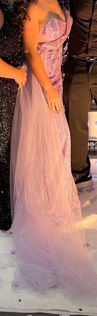 Vestido de fiesta púrpura y plateado