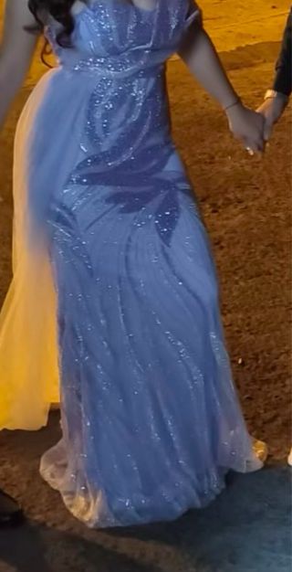 Vestido de fiesta púrpura y plateado