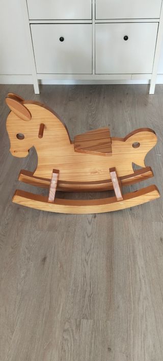 Caballito de madera balancín