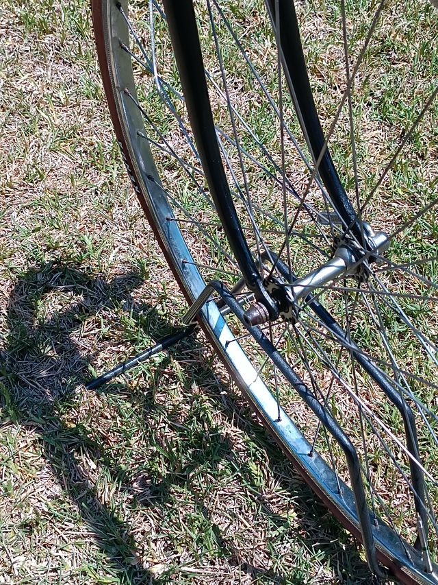 Bicicleta de ciudad negra