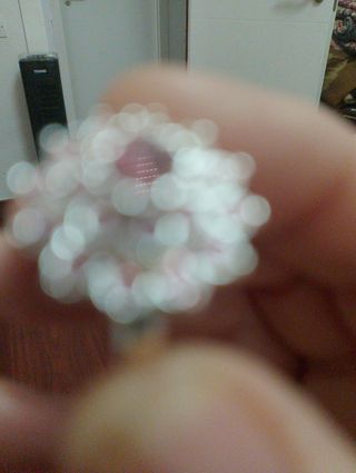 Anillo plateado con pedrería