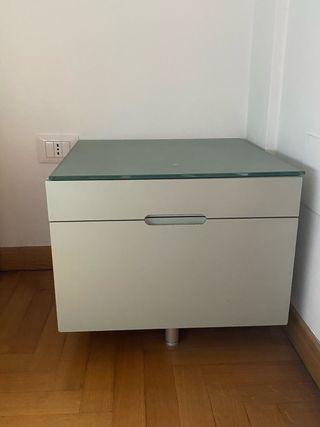 armadio comodini cassettiera specchio