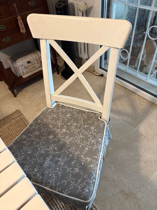 conjunto mesa y 6 Sillas + 1 de regalo  Ikea