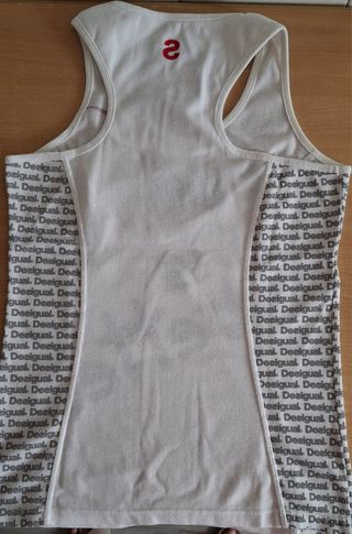Camiseta tirantesRun is better. Equivale a talla M