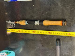 Dos cañas de pescar antiguas