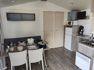 Casa móvil muy cuidada con porche integrado