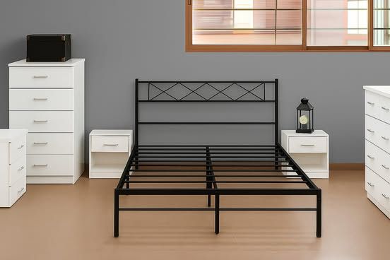 Letto matrimoniale nero + 2 tavoli bianchi