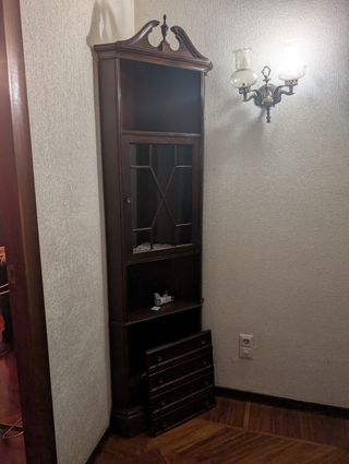 Mueble de esquina de madera