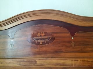 Cama de matrimonio clásica de madera
