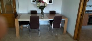 Mesa de salón moderna cristal y madera 