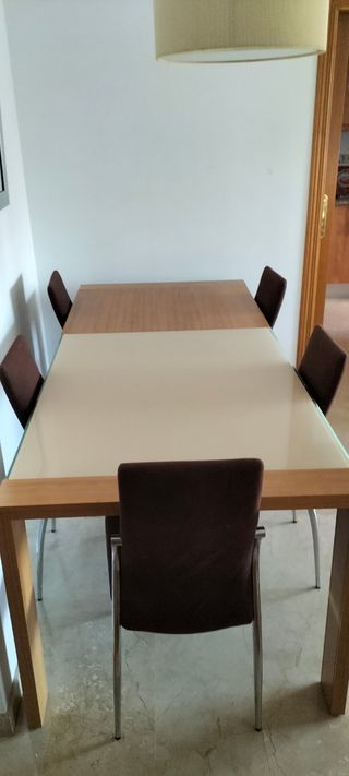 Mesa de salón moderna cristal y madera 