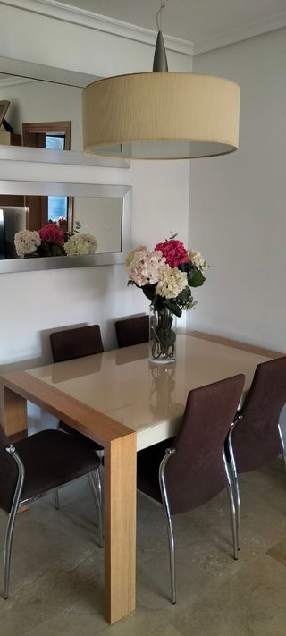 Mesa de salón moderna cristal y madera 