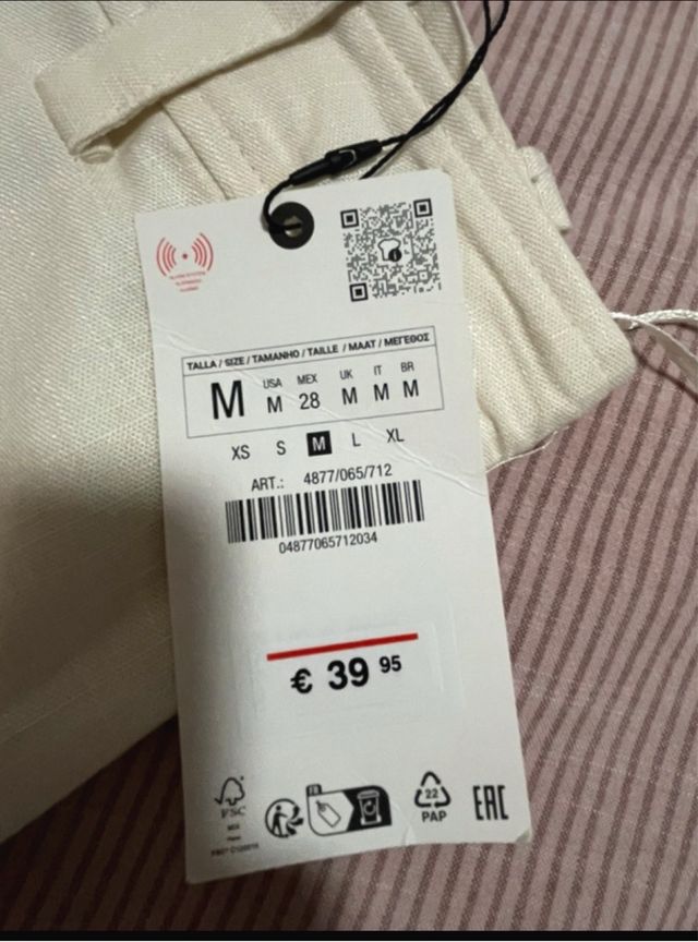 Calças de linho brancas bordadas