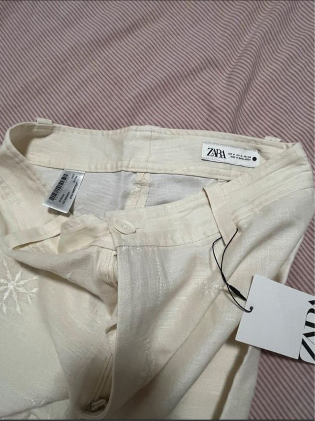 Calças de linho brancas bordadas