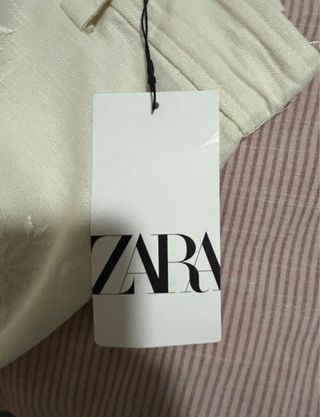 Calças de linho brancas bordadas