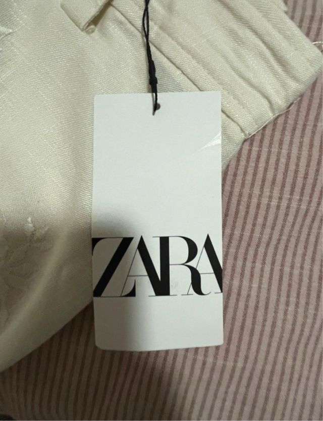 Calças de linho brancas bordadas