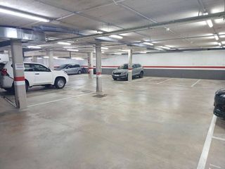Garaje en venta en Centre en Hospitalet de Llobregat, L´