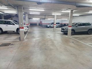 Garaje en venta en Centre en Hospitalet de Llobregat, L´